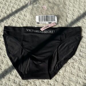 New with tag Victoria's Secret Seamless Black bikini panty M